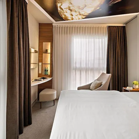 Hey Lou 3* Monheim am Rhein